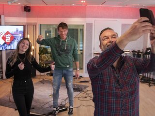 Hannah Mae schreef 'Little Things' over het missen van haar vriend