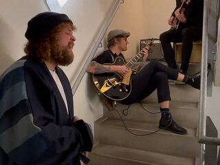 DI-RECT brengt optreden live vanuit het trappenhuis in De Vorstin