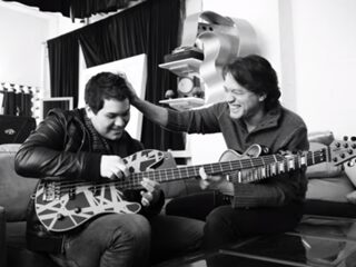 Zoon Eddie van Halen brengt single uit als eerbetoon aan zijn vader