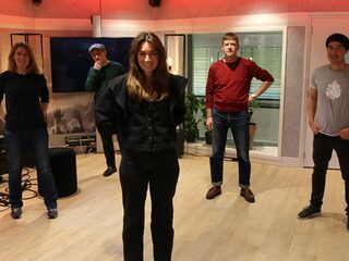 Nederlands talent Savine maakt radiodebuut in Stenders Platenbonanza