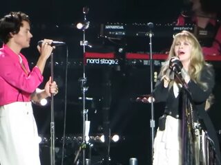 Harry Styles verrast fans met live duet Stevie Nicks