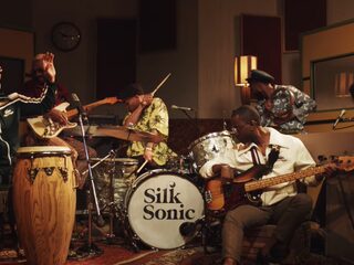 Bruno Mars en Anderson .Paak scoren TopSong met nieuwe band Silk Sonic