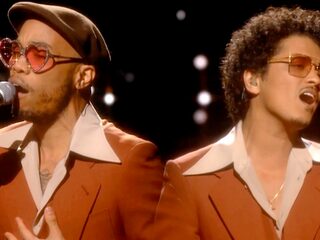 Bruno Mars en Anderson .Paak stralen tijdens Grammy Awards