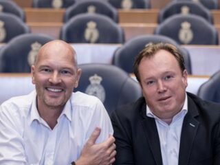 Wouter van der Goes en Lars Geerts leggen uit hoe de verkiezingen werken