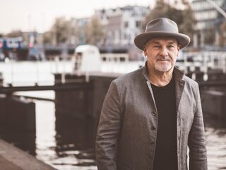 Simone interviewt multi-instrumentalist Paul Carrack in Songlines Podcast