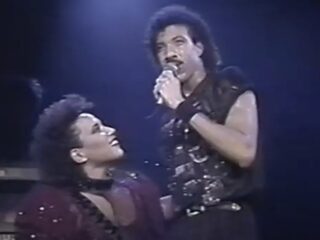 Lionel Richie laat het publiek wegzwijmelen met love medley in Ahoy
