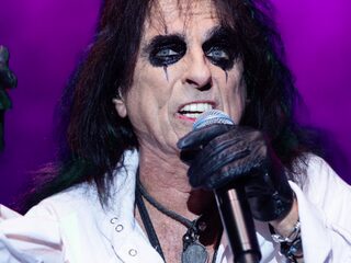 Alice Cooper aasde op comeback met Poison