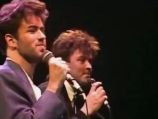 George Michael, Paul Young, Elton John en meer delen podium voor het goede doel