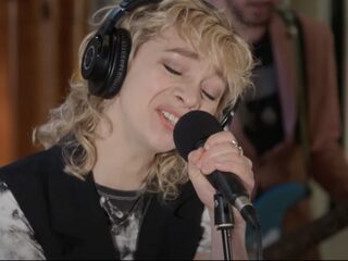 Krezip speelt speciale bonusversie van Seventeen live