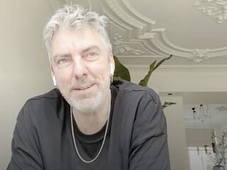 Ruud de Wild succesvol behandeld tegen darmkanker: 'Ik ben op de goede weg terug'