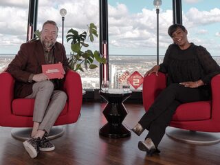 In Bureau Eurovisie komt Jeroen Kijk in de Vegte erachter hoe Nederland vaker het Songfestival gaat winnen