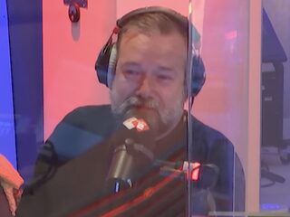 Jeroen schiet vol van ontroerende toespraak van André van Duin