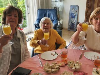 Een speciale moederdagverrassing voor Rie (89)