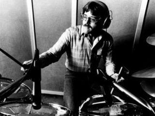 The Swampers-drummer Roger Hawkins geëerd in Het Gouden Trommelvlies