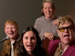 Ed Sheeran en Elton John zingen Tony Danza voor Phoebe uit Friends