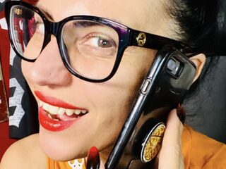 Mike en Anneke in gesprek met zangeres van Lacuna Coil