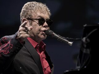 Beluister nieuwe tracks van Dua Lipa en Elton John, Robert Plant en Lizzo