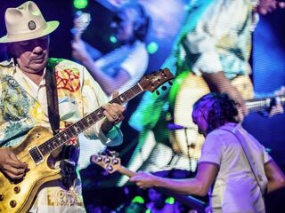Een trippende Carlos Santana brak door op Woodstock