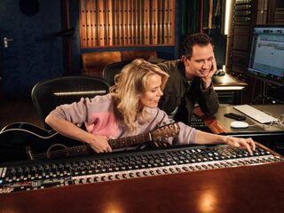 Barts Classic Track: Ilse DeLange - 'So Incredible'