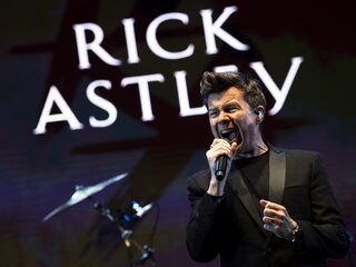 Bart Arens belt met Rick Astley over zijn nieuwe single