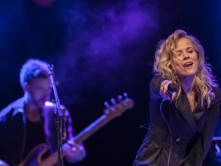 Ilse DeLange verplaatst tournee naar 2021