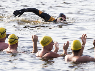 Maarten van der Weijden heeft Elfstedenzwemtocht volbracht