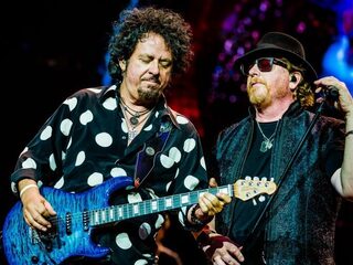 Toto kondigt extra show aan in Nederland