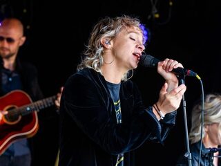 Krezip speelt 'Sweet Goodbyes' live