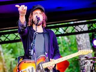 Kensington speelt TopSong 'What Lies Ahead' live