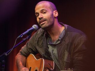 Alain Clark pakt TopSong met Yes