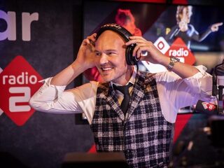 Wouter, Frank, Rob en Caroline loodsen je door de vergeten jaren negentig
