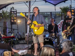 Maak kans op kaarten voor Muziekcafé XL: Concert at HOME in Annemiekes A-Lunch