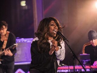 Luister volledige sessie van Berget Lewis tijdens NPO Radio 2 Soul Night Live