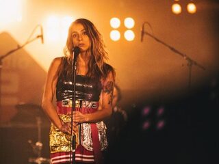 Nona schreef nieuwe single Q&A over onbeantwoorde vragen