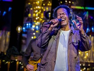 Dit is het nieuwe songfestivalnummer van Jeangu Macrooy