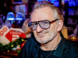 Nieuwe podcasts: Alles over Eurovisie en theorieën over piramides