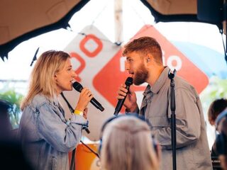 Suzan & Freek spelen prachtige livesessie aan het strand
