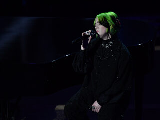 Luister naar nieuwe James Bond-themesong van Billie Eilish