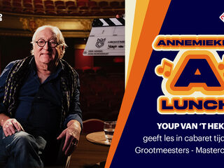 Grootmeester Youp van ’t Hek geeft les tijdens masterclass