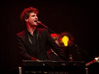 Thijs Boontjes neemt videoclip op in Rijksmuseum
