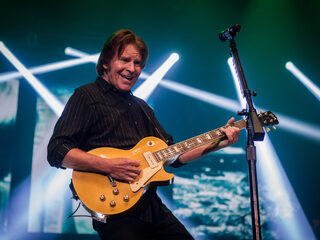 John Fogerty duikt studio in met zijn kinderen