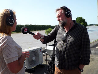 Restauranteigenaar Miriam ontruimt zaak met vrienden en familie