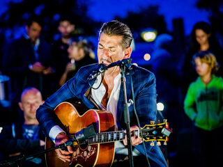 Danny Vera speelt live 'Oblivious Desire'