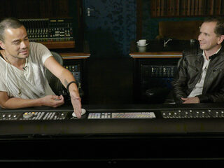 Dinand Woesthoff praat met Bart over Kane’s grootste hit ‘Rain Down On Me’.