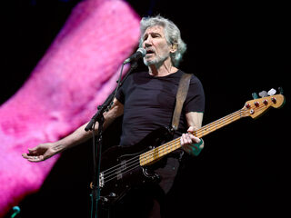 Roger waters brengt concertfilm uit met beelden van shows in Amsterdam