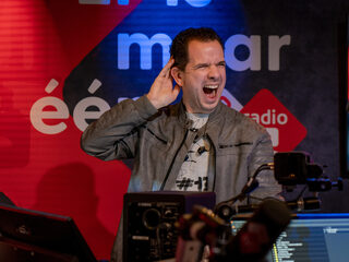 Crowdsurfend door het Top 2000 café en 'Echoes' op dag 6!