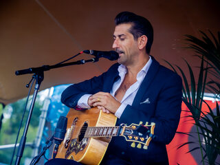 Danny Vera over nieuwe up-tempo single: 'Anders blijf ik altijd die ballad-jongen'