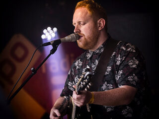 Gavin James live in Jan-Willem start op