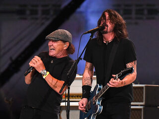 AC/DC-zanger Brian Johnson en Foo Fighters spelen samen Back In Black
