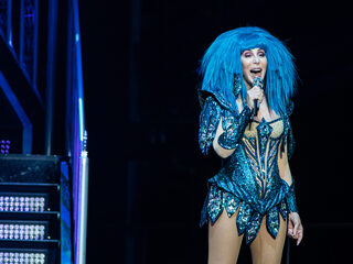 Cher leent van Cutting Crew voor 'Believe'